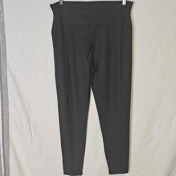 Yummie Signature Waistband Leggings With Velvet Front and Nylon Back Black,SZ 1X - Picture 11 of 15